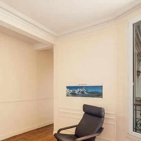 Charming Apt In Batignolles アパート
